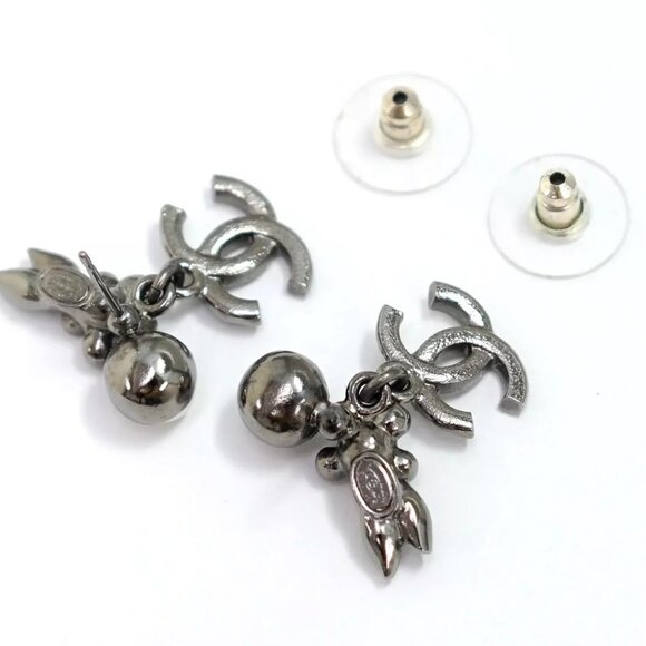 CHANEL CC Logo Rhinestone Pearl Flower Stud Earrings Silver Tone C21B Auth w/Box - Picture 16 of 16